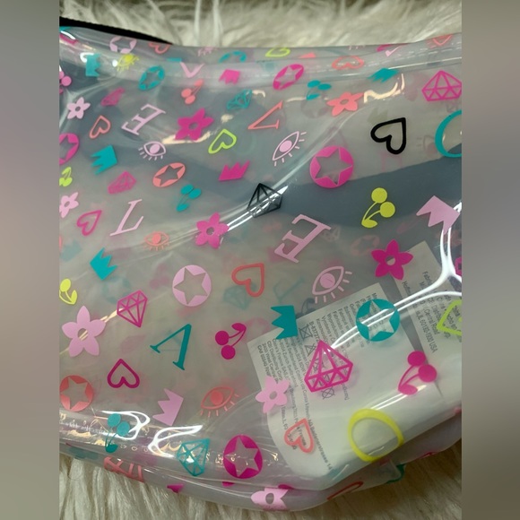 4201594LOVEFP12 Miss Gwen
Girls Love Tie Dye Fanny Pack
UPC: 0810029475891#HL1 - Picture 5 of 8